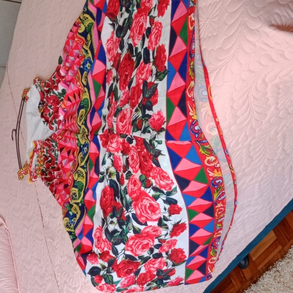 A beautiful dress ,still with the tag on... - Picture 8 of 8